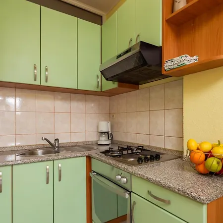 Sea Breeze Apartment *